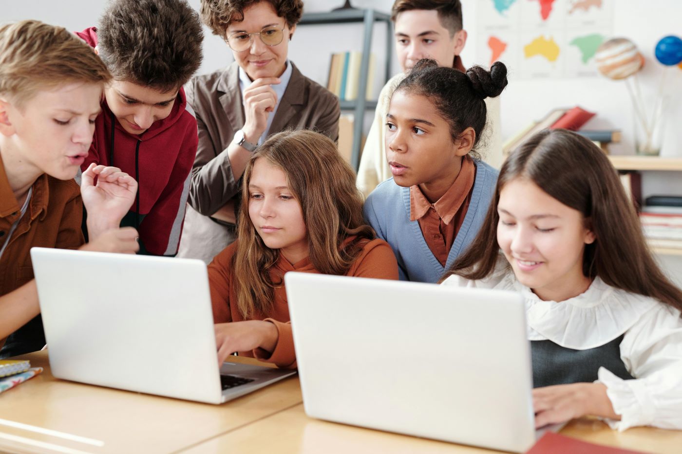 L’importanza della collaborazione tra scuola e famiglia – di Emanuela Iacchia L’importanza della collaborazione tra scuola e famiglia – di Emanuela Iacchia